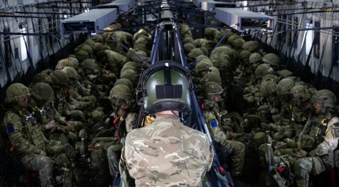 Британские и французские десантники завершили подготовку к вероятному развертыванию миротворческой миссии в Украине