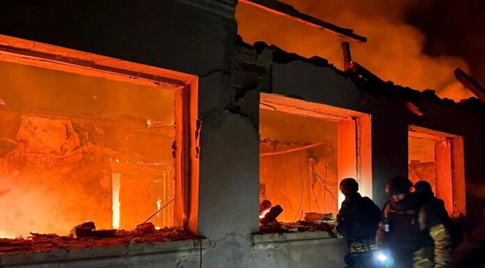 В Харьковской области вражеский дрон попал в дом, из-под завалов достали тело мужчины, его жена ранена