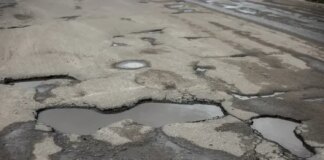 В Украине зафиксировано более 23 млн кв. м повреждений на основных автомобильных дорогах — Кулеба