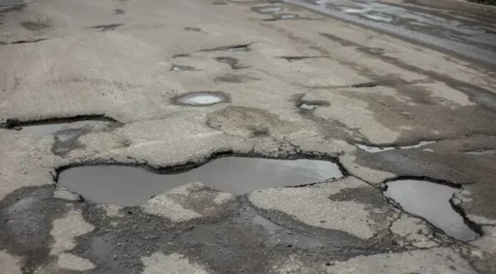 В Украине зафиксировано более 23 млн кв. м повреждений на основных автомобильных дорогах — Кулеба