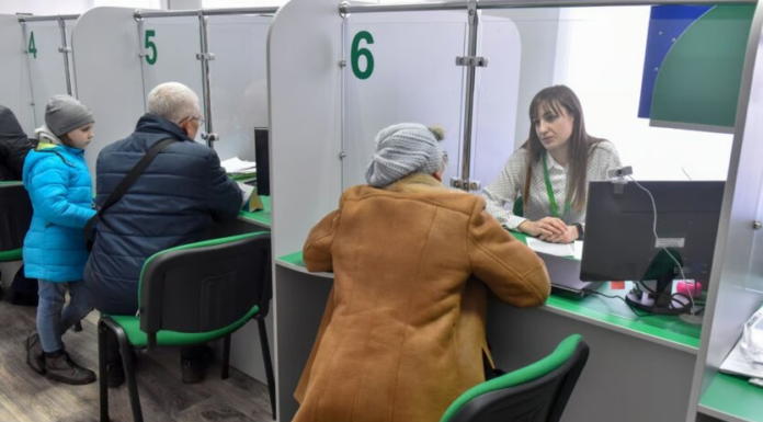 Массовая блокировка пенсий: сотни тысяч украинцев остались без выплат