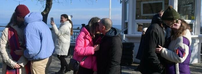 В Одесі встановили рекорд України з наймасовішого поцілунку на березі моря, — ФОТО