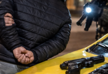 В Одесі затримали чоловіка, який погрожував таксисту пістолетом, — ФОТО