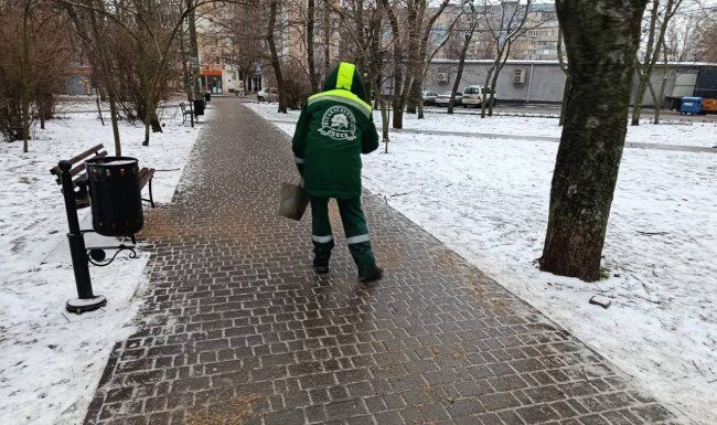 В Одесі комунальники працюють у посиленому режимі через погодні умови