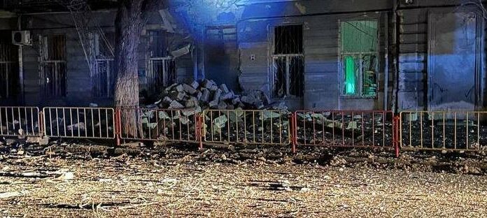 Ворог атакував Одесу дронами: пошкоджені будинки та навчальний заклад, — ФОТО