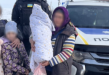 На Одещині правоохоронці врятували родину з немовлям від 20-кілометрової пішої дороги, — ВІДЕО