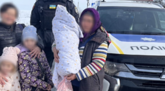 На Одещині правоохоронцы врятували родину з немовлям від 20-кілометрової пішої дороги, — ВІДЕО