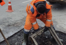 В Одесі масово чистять ливнівки, щоб місто не «поплило» під час дощів, — ФОТО