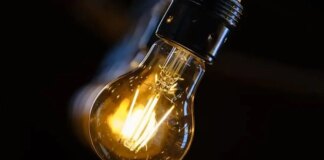 Завтра в Украине графики отключений света будут действовать с 8:00