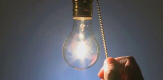 Завтра в Украине графики отключений света будут действовать с 8:00