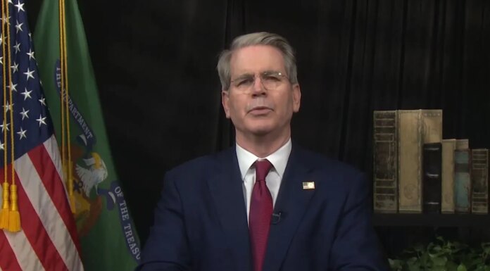 США могут снять санкции с российской нефти для стабилизации рынка – Бессент