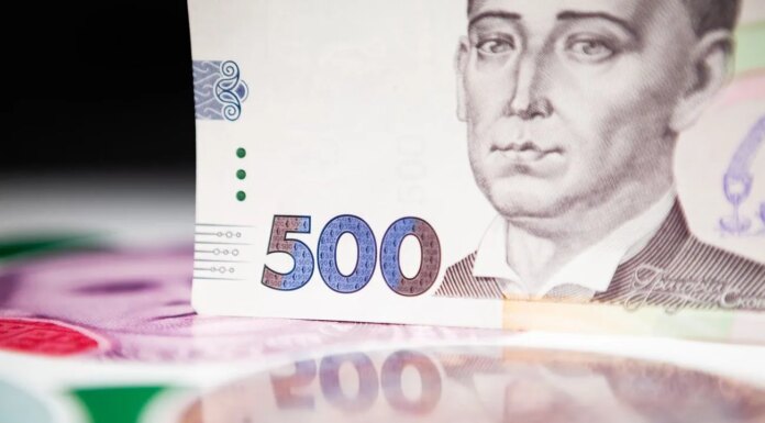 Кабмин выплатит по 1500 гривен миллионам украинцев и введет кешбэк на горючее