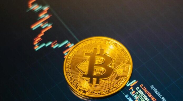 Биткойн все больше напоминает обычные акции и падает вместе с американским рынком – Bloomberg