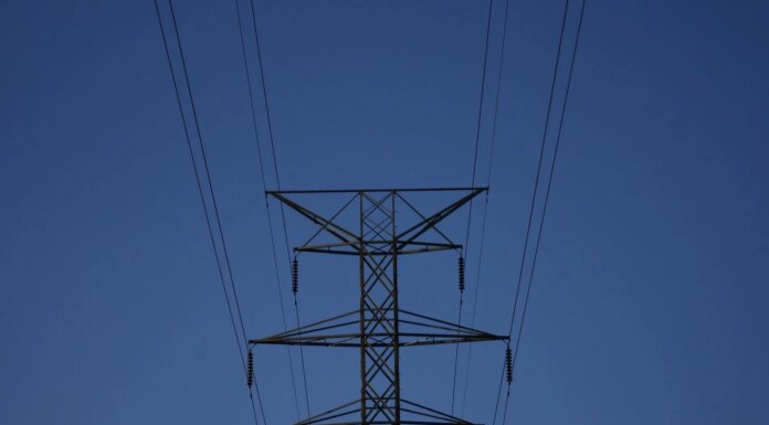 Вражеские атаки обесточили часть жителей в трех областях, графики — в части регионов