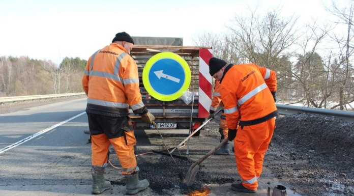 В Украине начались текущие ремонты дорог — дорожники уточнили, как идет ликвидация ямочности и почему не массово