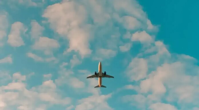 Более трети рейсов на Ближний Восток снова отменены, в регионе застряли десятки тысяч человек