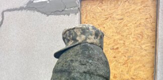 Украинские военные эвакуировали каменных баб из зоны ударов рф в Запорожье