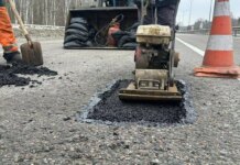 Правительство выделяет 3 млрд грн на ямочный ремонт дорог страны, в том числе в прифронтовых регионах