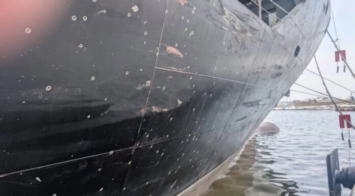 В Черноморске в результате удара вражеским БПЛА повреждено гражданское судно под флагом Панамы — АПМУ