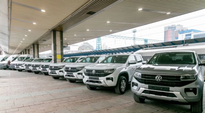 Германия передала Укрзализныце первые 13 автомобилей для восстановления инфраструктуры