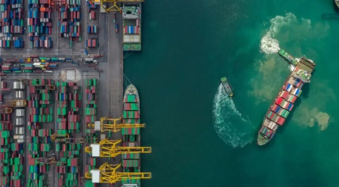 Стоимость страхования судов в Ормузском проливе выросла в 12 раз — FT