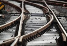 рф продолжает атаки на логистику — после судна и станции ударила дроном по поезду, ранены железнодорожники