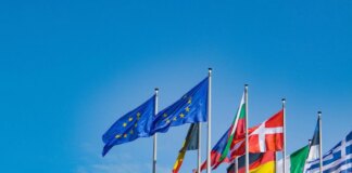 ЕС подтолкнет партнеров покрыть дефицит в 30 млрд евро для Украины — Bloomberg