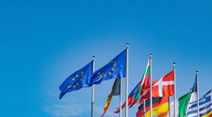 ЕС подтолкнет партнеров покрыть дефицит в 30 млрд евро для Украины — Bloomberg