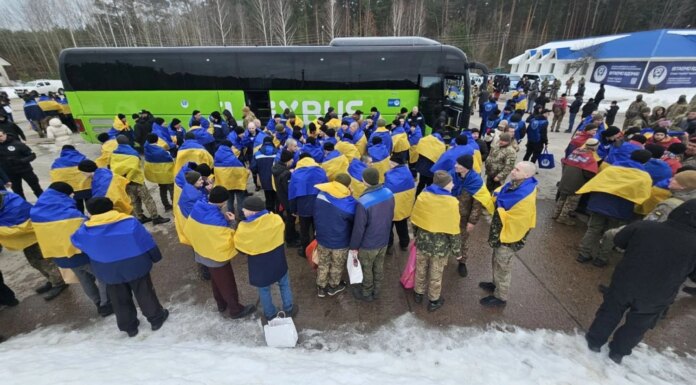 Зеленский сообщил о новом обмене – 200 украинцев вернулись домой, среди них защитники Мариуполя