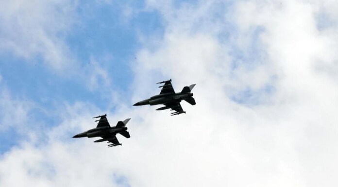 Украинские F-16 несколько недель не имели достаточно ракет американского производства — Reuters