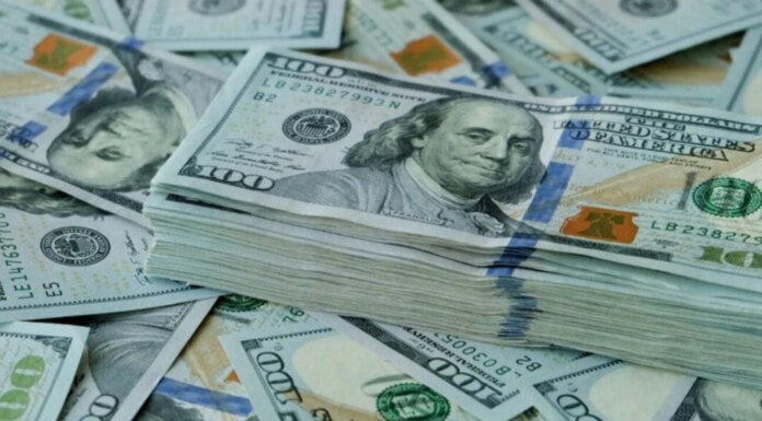 Доллар летит вверх – финансист объяснил причины и дал советы украинцам
