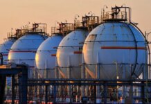 В МЭА заявили, что на рынках "много нефти", но предупредили о возможной "войне торгов за газ"