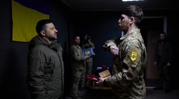 Зеленский отметил государственными наградами воинов 12-й бригады специального назначения "Азов"