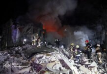 Спасатели обнаружили погибшего под завалами жилого дома в Харькове