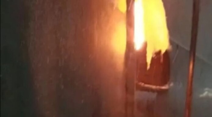 Партизаны "АТЕШ" сожгли магистральный электровоз в российском Брянске