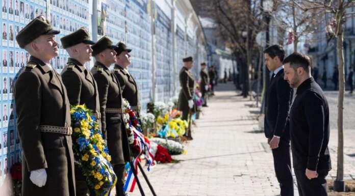 Зеленский и премьер Нидерландов почтили память погибших воинов у Стены памяти в Киеве