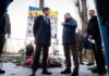 Новый премьер Нидерландов Роб Йеттен посетил разрушенную многоэтажку в Киеве