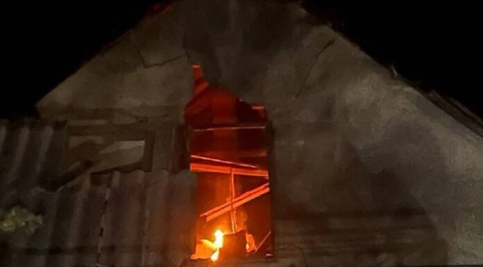 Ночной удар по Запорожью: поврежден частный дом, вспыхнул пожар