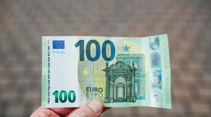 Трейдеры прогнозируют падение евро до уровня паритета с долларом