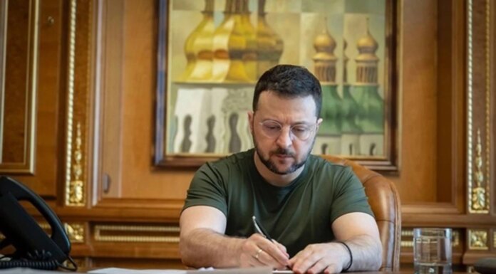 Зеленский подписал закон о противодействии дискриминации и сексуальным домогательствам в армии