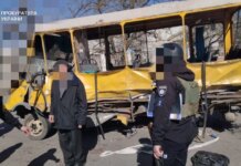 Российский дрон атаковал маршрутку в Херсоне, десять пострадавших