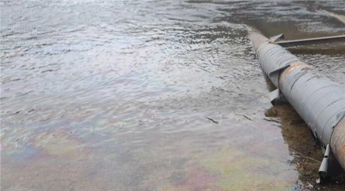 Атака рф вызвала трансграничное загрязнение Днестра, обнаружены масляные пятна, Украина проинформировала Молдову