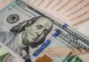 Доллар продолжает бить рекорды, завтра официальный курс достигнет 44,16 грн