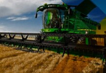 Оккупанты в Херсонской области продают аграриям их же украденную технику — ЦНС