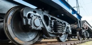 Россия атаковала железную дорогу в двух областях и ранила машиниста с помощником