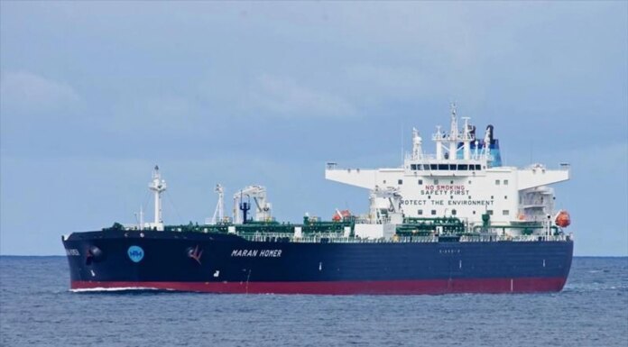 Танкер под греческим флагом получил удар неопознанного объекта у терминала в новороссийске — Reuters