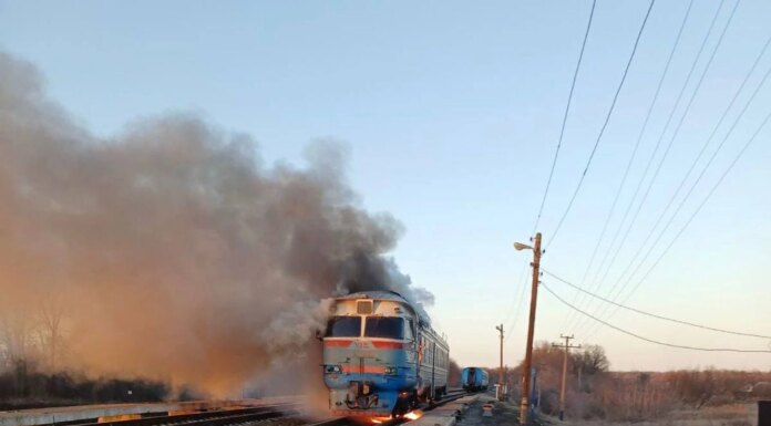 Вражеский БПЛА атаковал пассажирский поезд на Сумщине, пассажиров эвакуировали