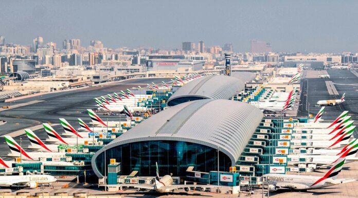 Новые удары сотрясли Ближний Восток, пожар возле аэропорта Дубая нарушил полеты