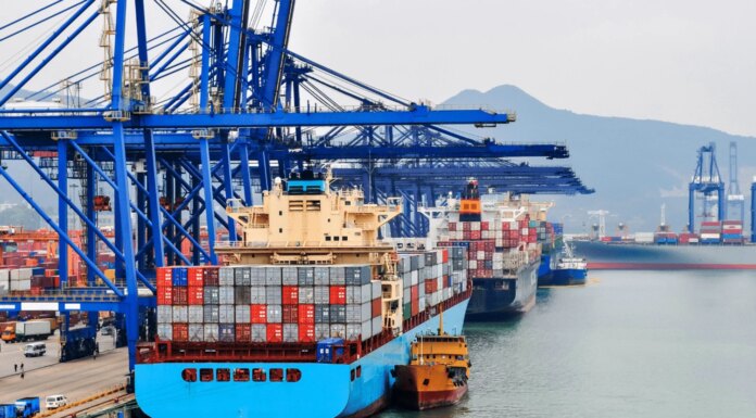 Саудовская Аравия перенаправляет экспорт нефти из-за угрозы в Ормузском проливе — Bloomberg