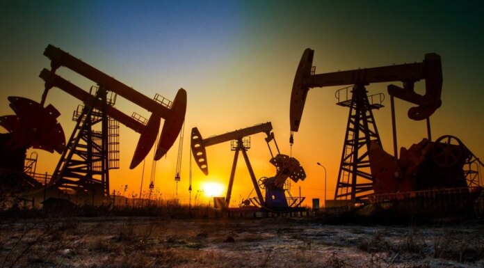 Цены на нефть упали после атак в Персидском заливе и призывов Трампа